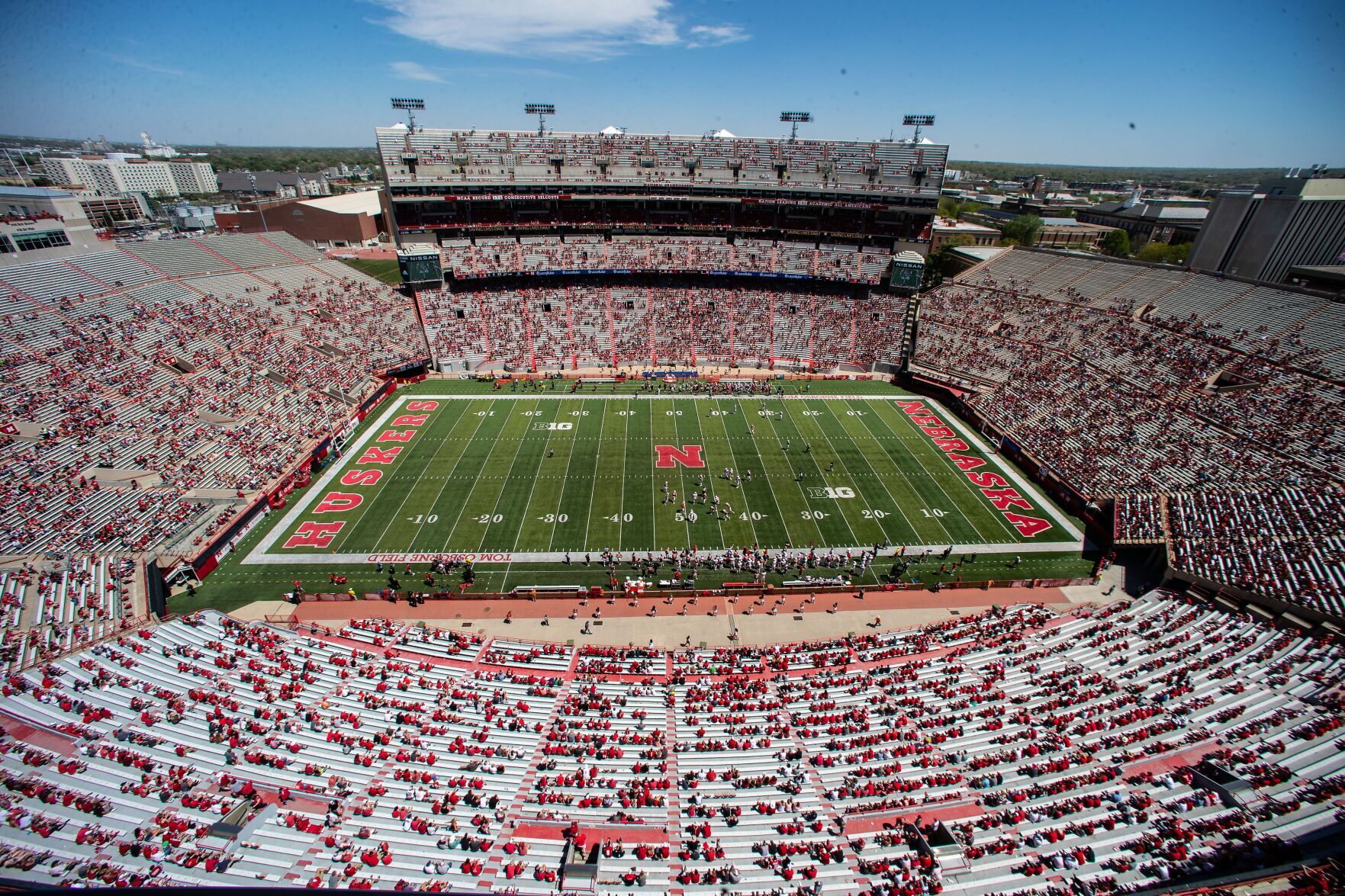 050221-owh-spo-springgame-pic-cm012.jpg